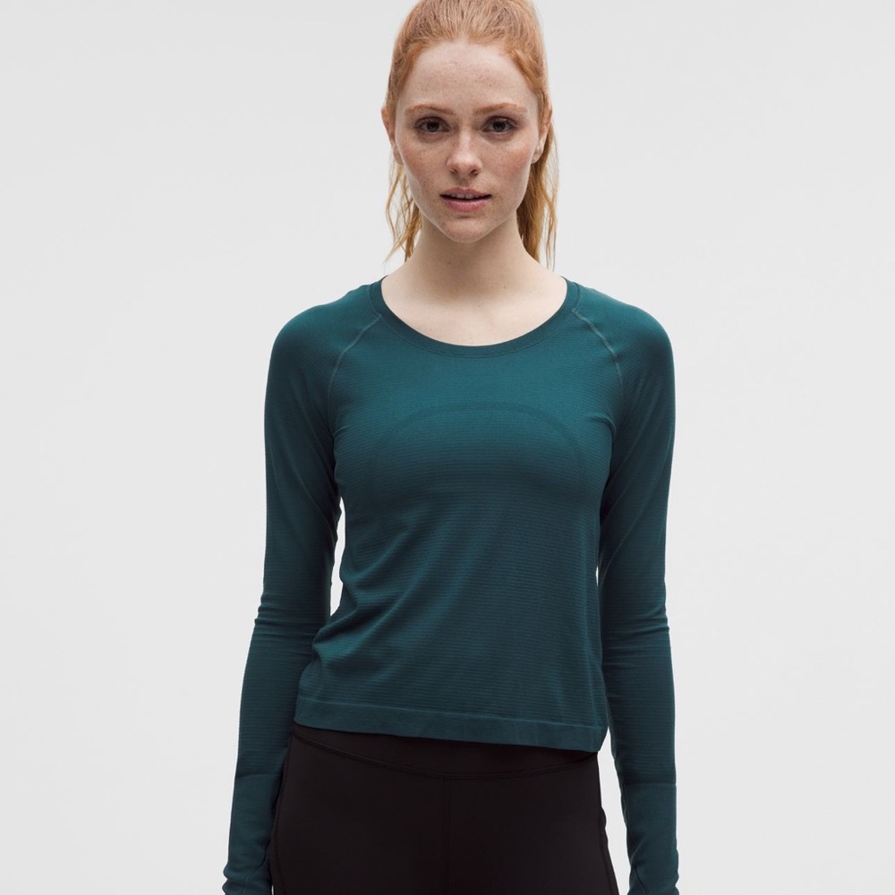 NWT Lululemon Swiftly Tech Long-Sleeve Shirt 2.0
Waist Length Indochine Blue 6